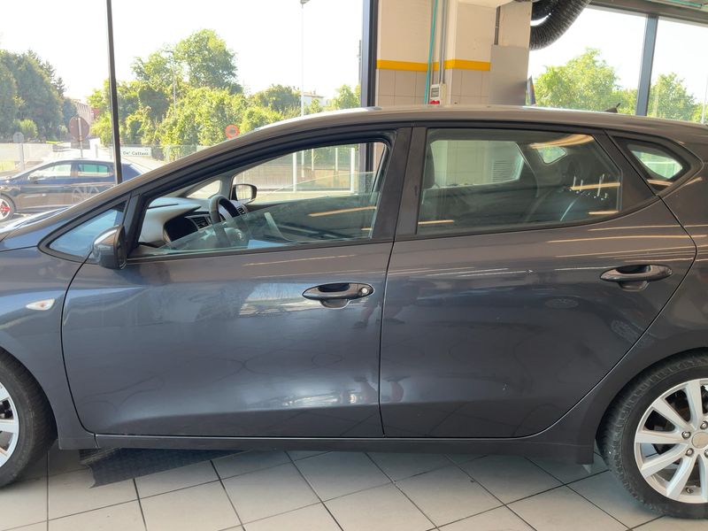 Kia cee'd 1.6 CRDi Active — zdjęcie 4