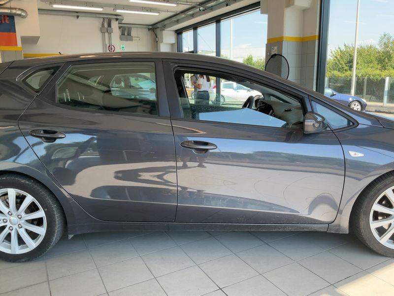 Kia cee'd 1.6 CRDi Active — zdjęcie 7