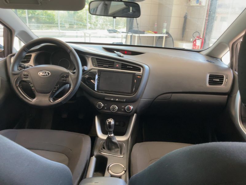 Kia cee'd 1.6 CRDi Active — zdjęcie 12