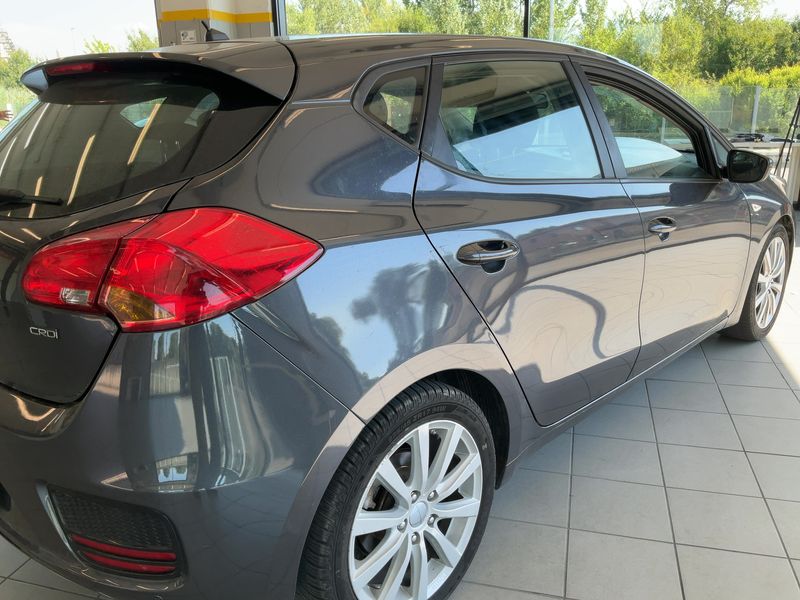 Kia cee'd 1.6 CRDi Active — zdjęcie 6