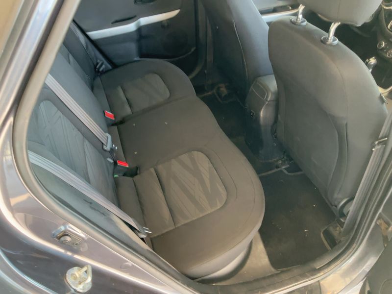 Kia cee'd 1.6 CRDi Active — zdjęcie 14