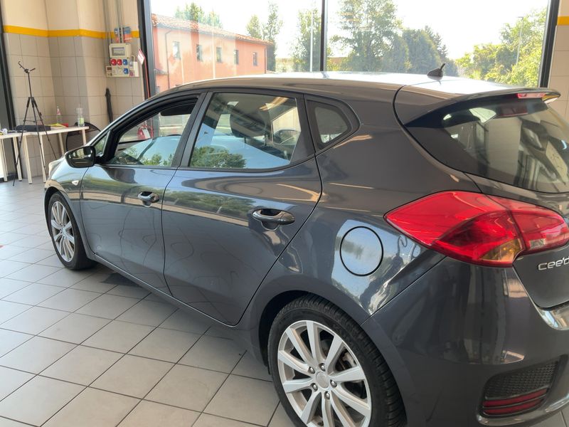 Kia cee'd 1.6 CRDi Active — zdjęcie 3