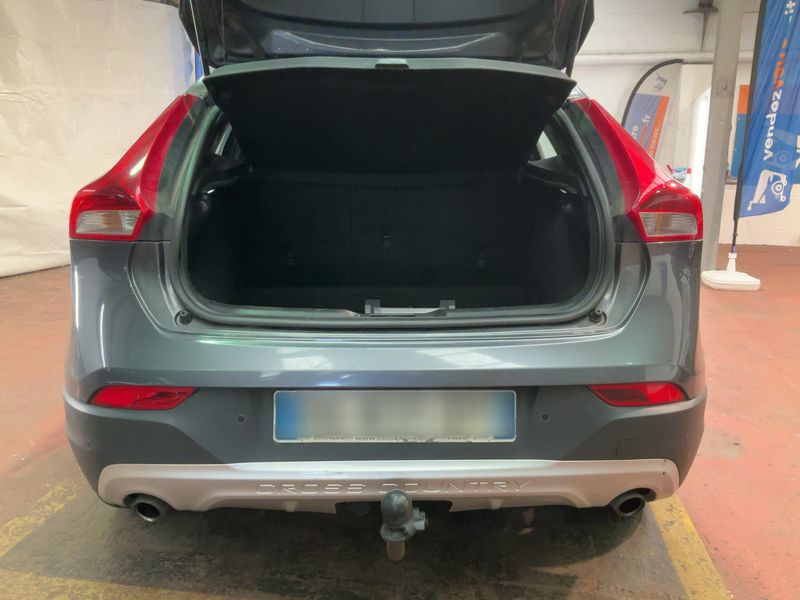 Volvo V40 Cross Country 2.0 D3 Summum — zdjęcie 10