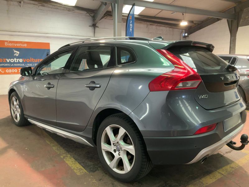 Volvo V40 Cross Country 2.0 D3 Summum — zdjęcie 3