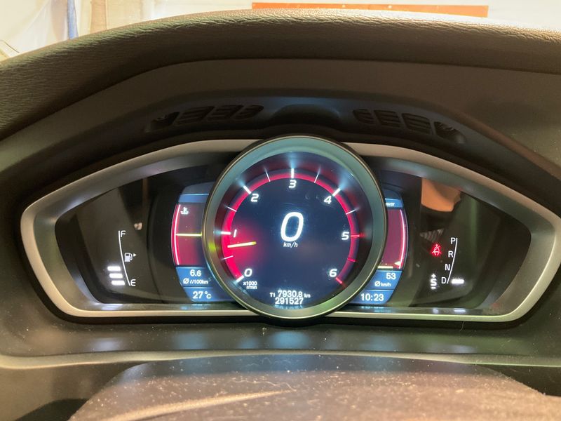 Volvo V40 Cross Country 2.0 D3 Summum — zdjęcie 13