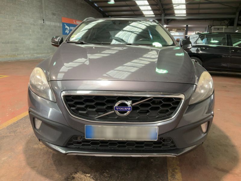 Volvo V40 Cross Country 2.0 D3 Summum — zdjęcie 9