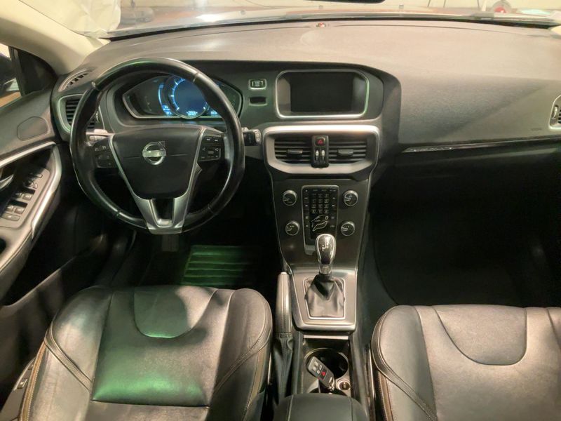 Volvo V40 Cross Country 2.0 D3 Summum — zdjęcie 12