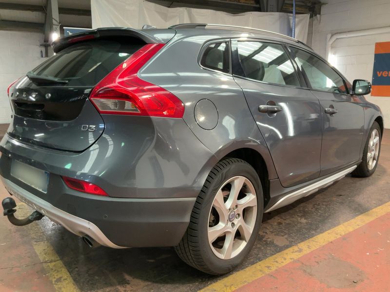 Volvo V40 Cross Country 2.0 D3 Summum — zdjęcie 6