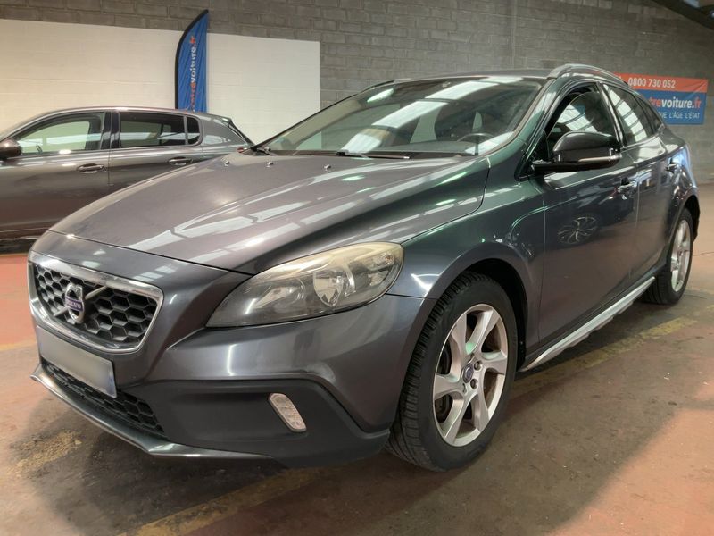 Volvo V40 Cross Country 2.0 D3 Summum — zdjęcie 2