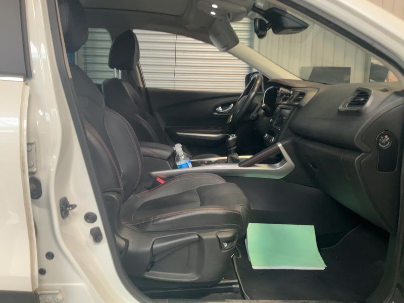 Renault Kadjar 1.6 TCe Energy Crossborder — zdjęcie 11