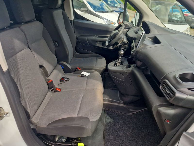 Peugeot Partner 1.2 PureTech Premium L1 — zdjęcie 10