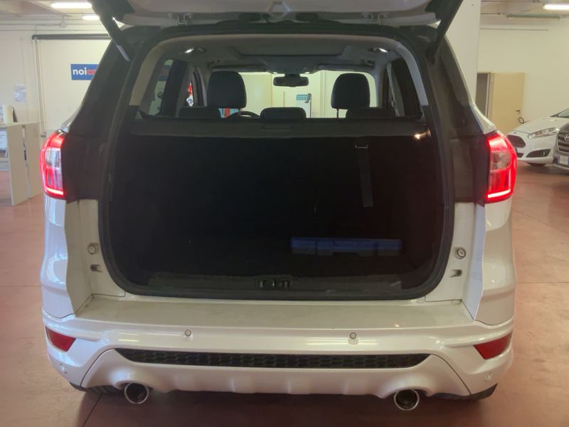 Ford Kuga 2.0 TDCi Vignale — zdjęcie 10