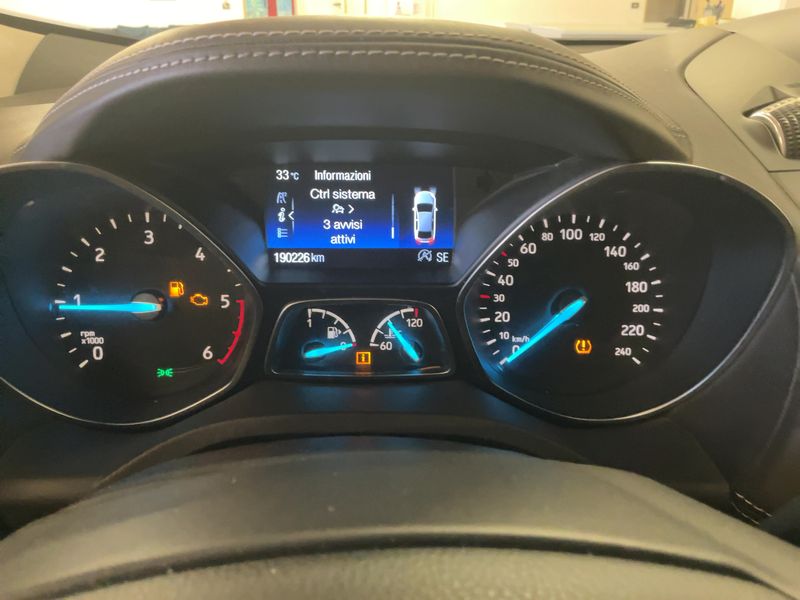 Ford Kuga 2.0 TDCi Vignale — zdjęcie 13