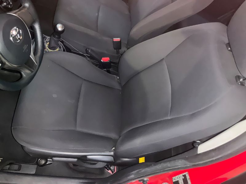Toyota Yaris 1.0 VVT-i Cool 2015 – снимка 27