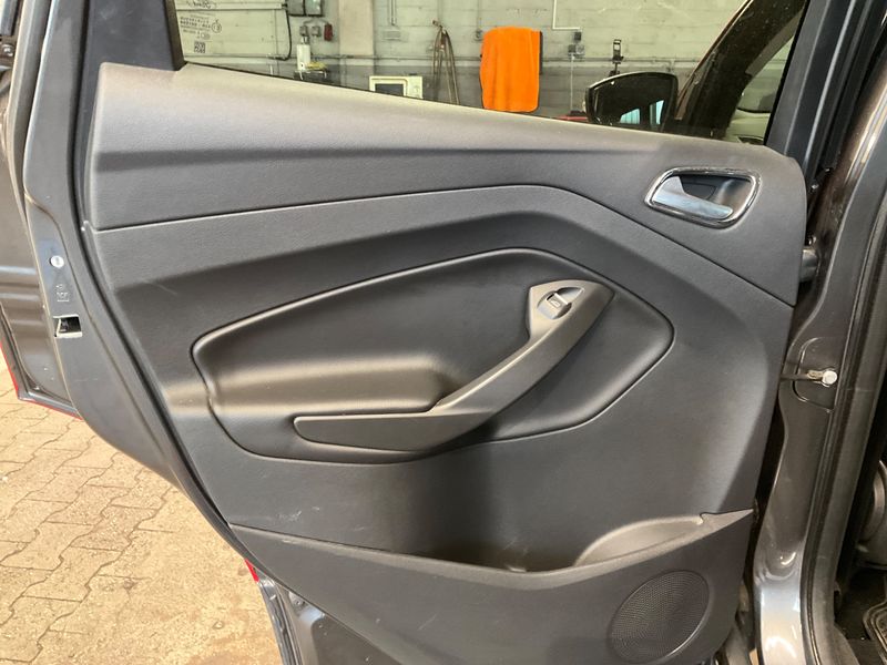 Ford Kuga 2.0 TDCi Titanium 2017 – снимка 24