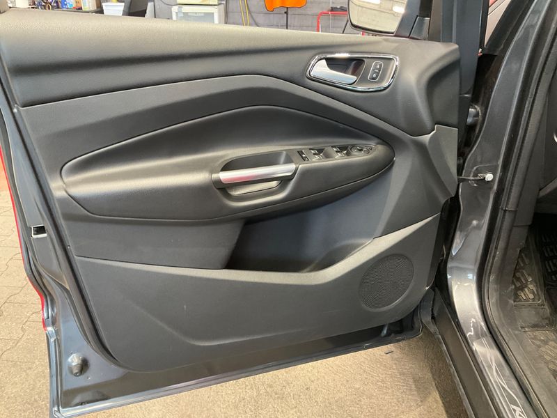Ford Kuga 2.0 TDCi Titanium 2017 – снимка 23