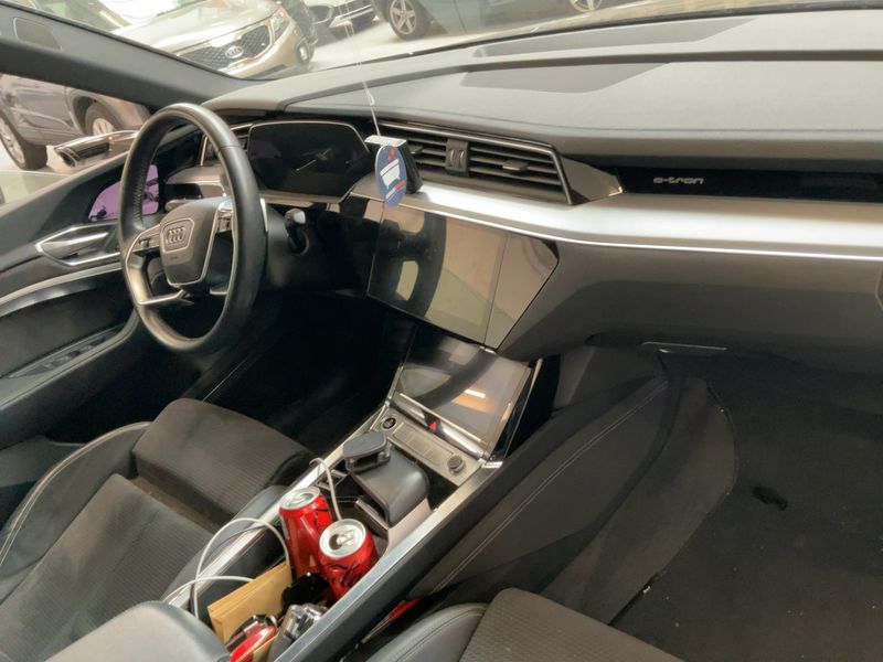 Audi e-tron Sportback 55 quattro S line — zdjęcie 12