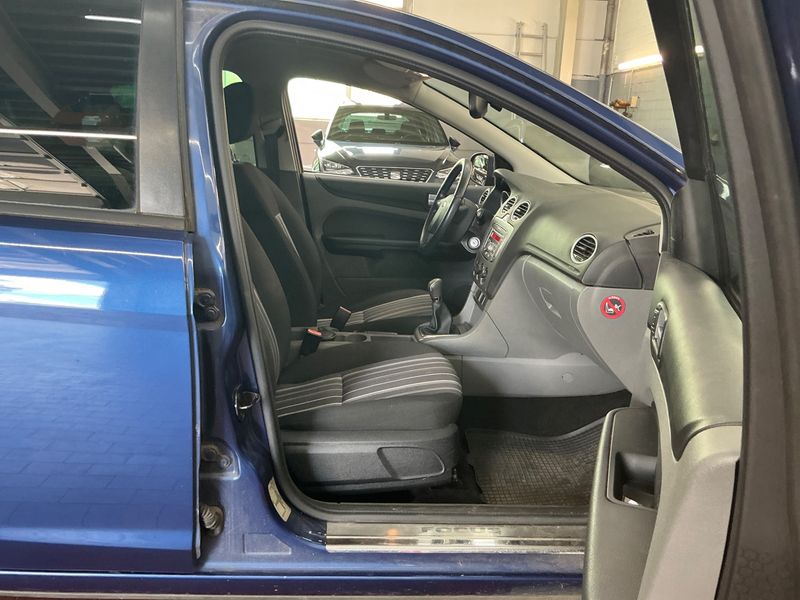 Ford Focus 1.6 Style — zdjęcie 3