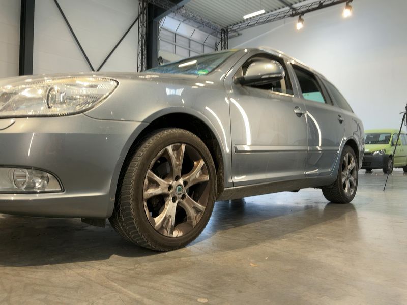 Skoda Octavia 2.0 TDI Elegance — zdjęcie 2