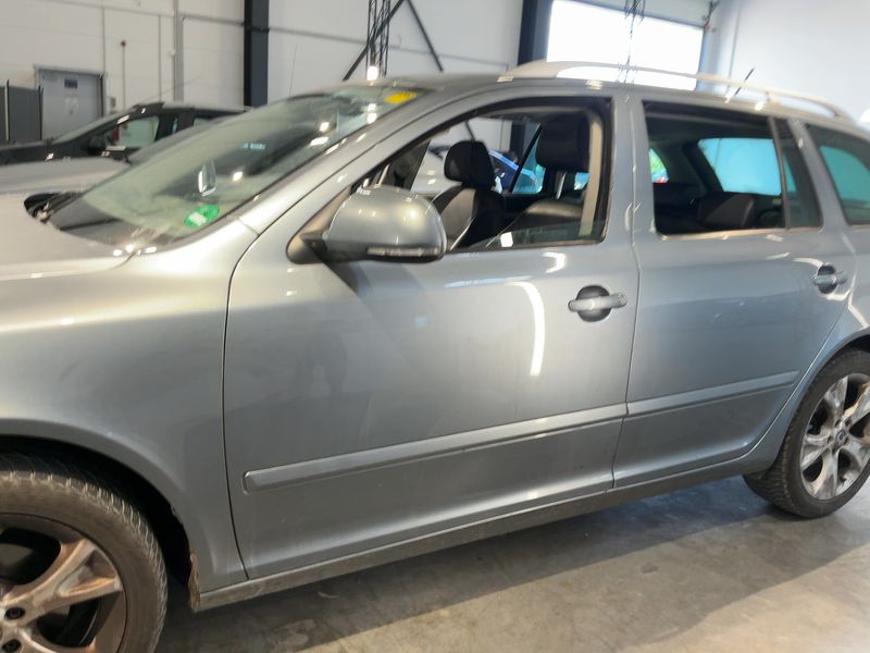 Skoda Octavia 2.0 TDI Elegance — zdjęcie 4