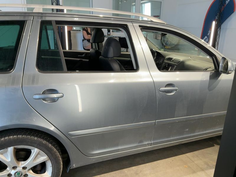 Skoda Octavia 2.0 TDI Elegance — zdjęcie 7