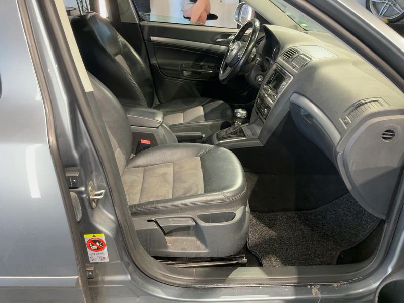 Skoda Octavia 2.0 TDI Elegance — zdjęcie 11