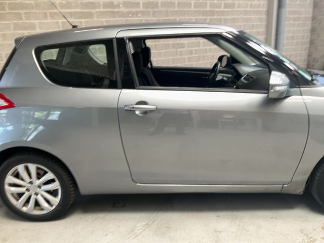 Suzuki Swift 1.2 GLX — zdjęcie 7