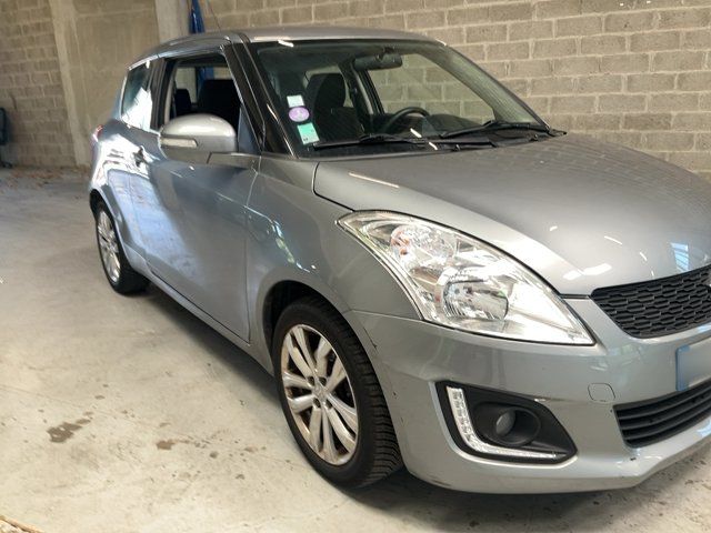 Suzuki Swift 1.2 GLX — zdjęcie 8