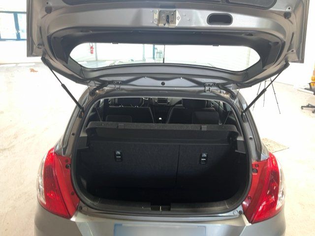 Suzuki Swift 1.2 GLX — zdjęcie 10