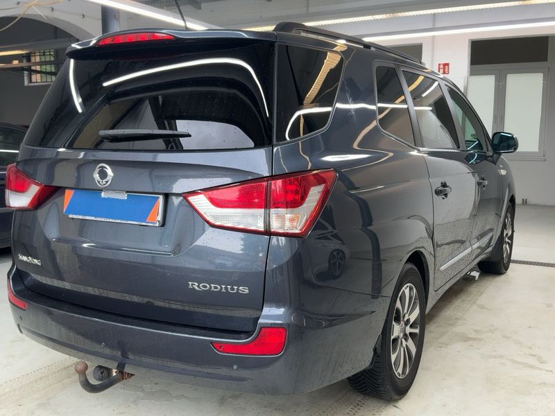 Ssangyong Rodius 2.2 TD Sapphire 4WD — zdjęcie 6