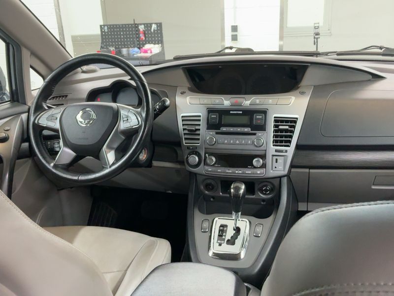 Ssangyong Rodius 2.2 TD Sapphire 4WD — zdjęcie 12