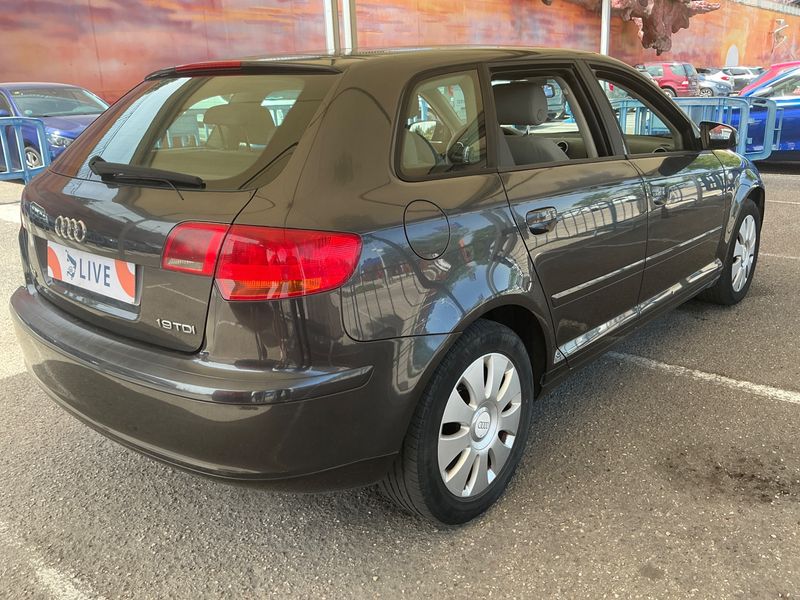 Audi A3 Sportback 1.9 TDI Attraction — zdjęcie 2