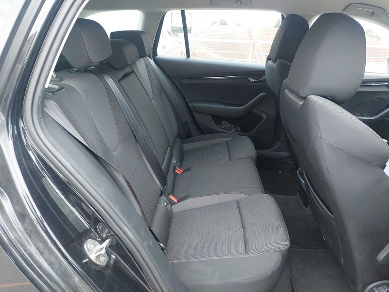 Skoda Octavia 2.0 TDI Business — zdjęcie 14