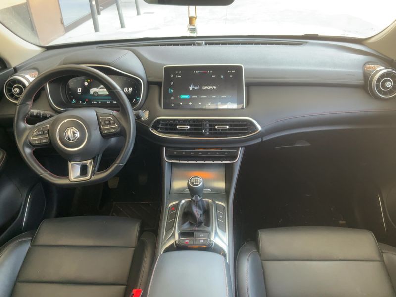 MG HS 1.5 Luxury — zdjęcie 12