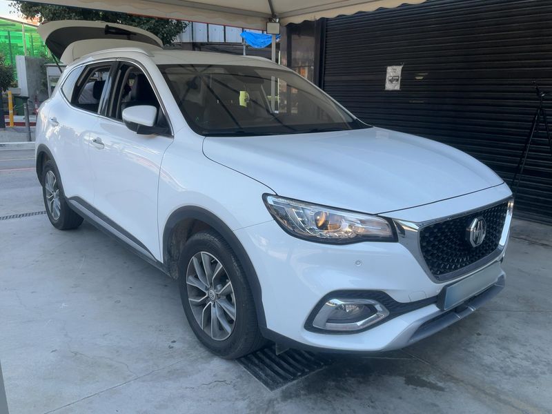 MG HS 1.5 Luxury — zdjęcie 8