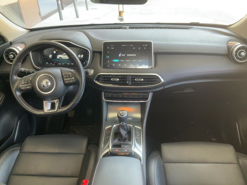 MG HS 1.5 Luxury — zdjęcie 13