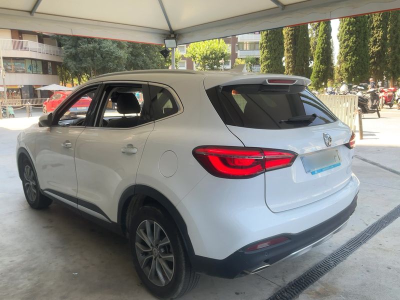 MG HS 1.5 Luxury — zdjęcie 3