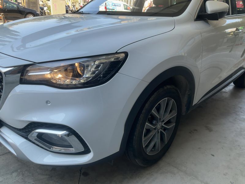 MG HS 1.5 Luxury — zdjęcie 2