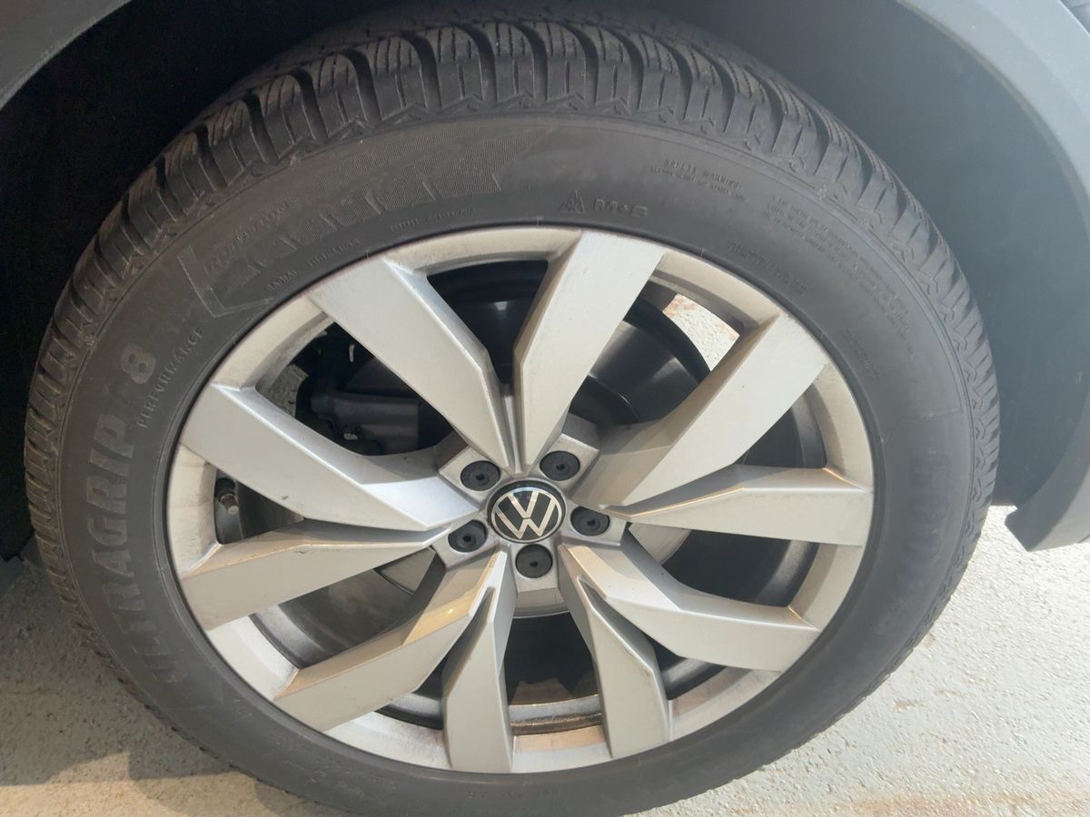 Volkswagen Touareg 2022 — photo 6
