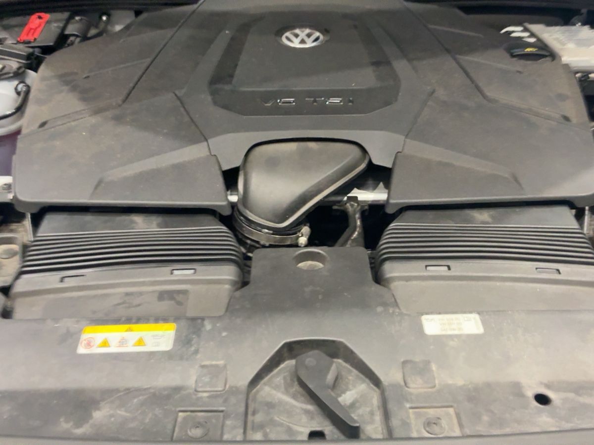 Volkswagen Touareg 2022 — photo 23