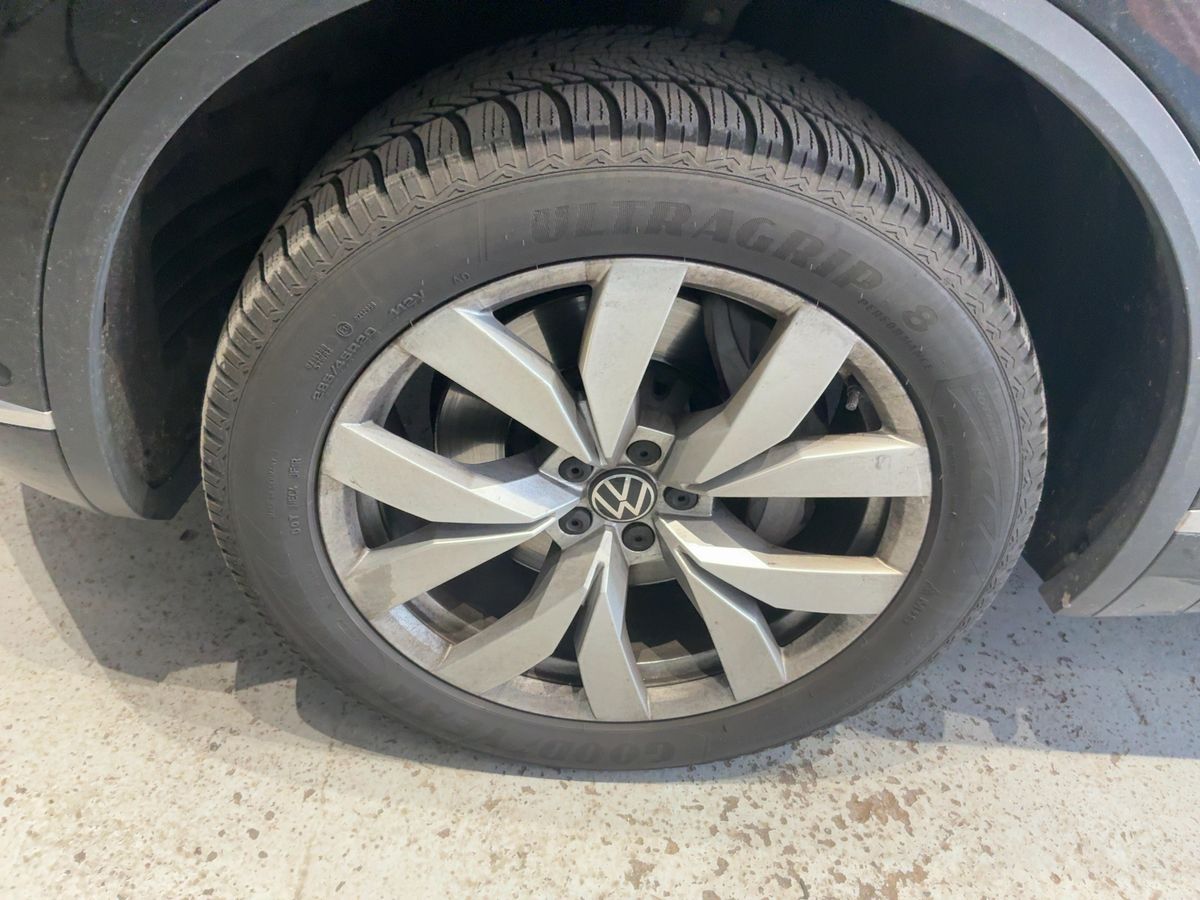 Volkswagen Touareg 2022 — photo 4