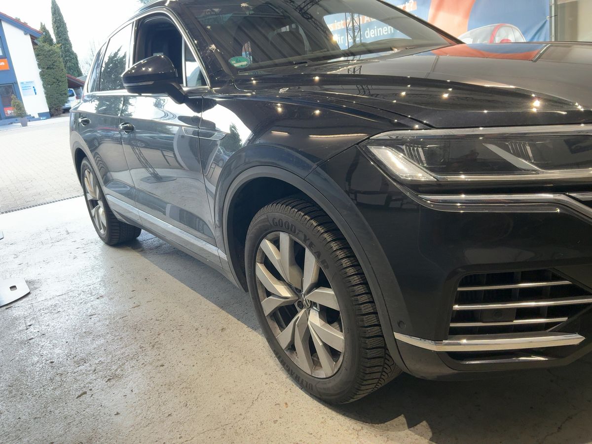 Volkswagen Touareg 2022 — photo 13