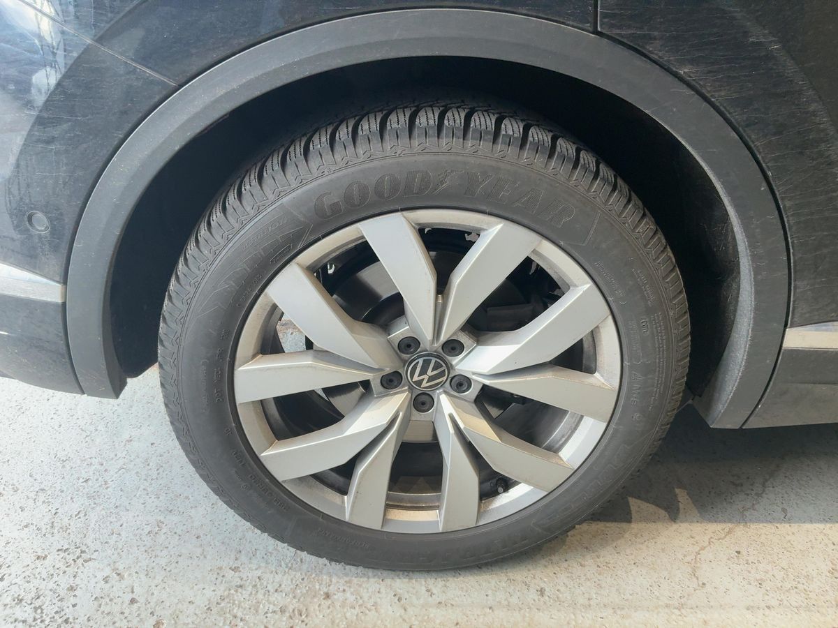 Volkswagen Touareg 2022 — photo 10