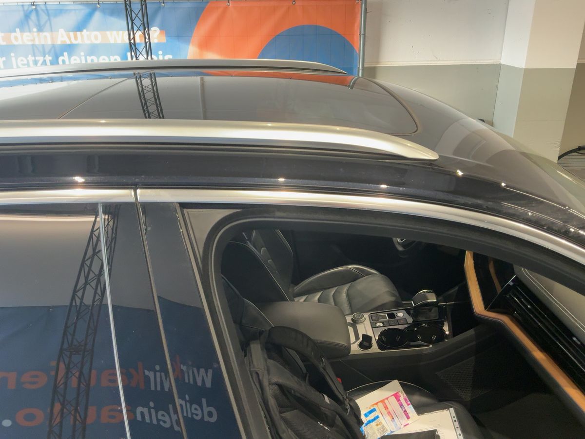Volkswagen Touareg 2022 — photo 14