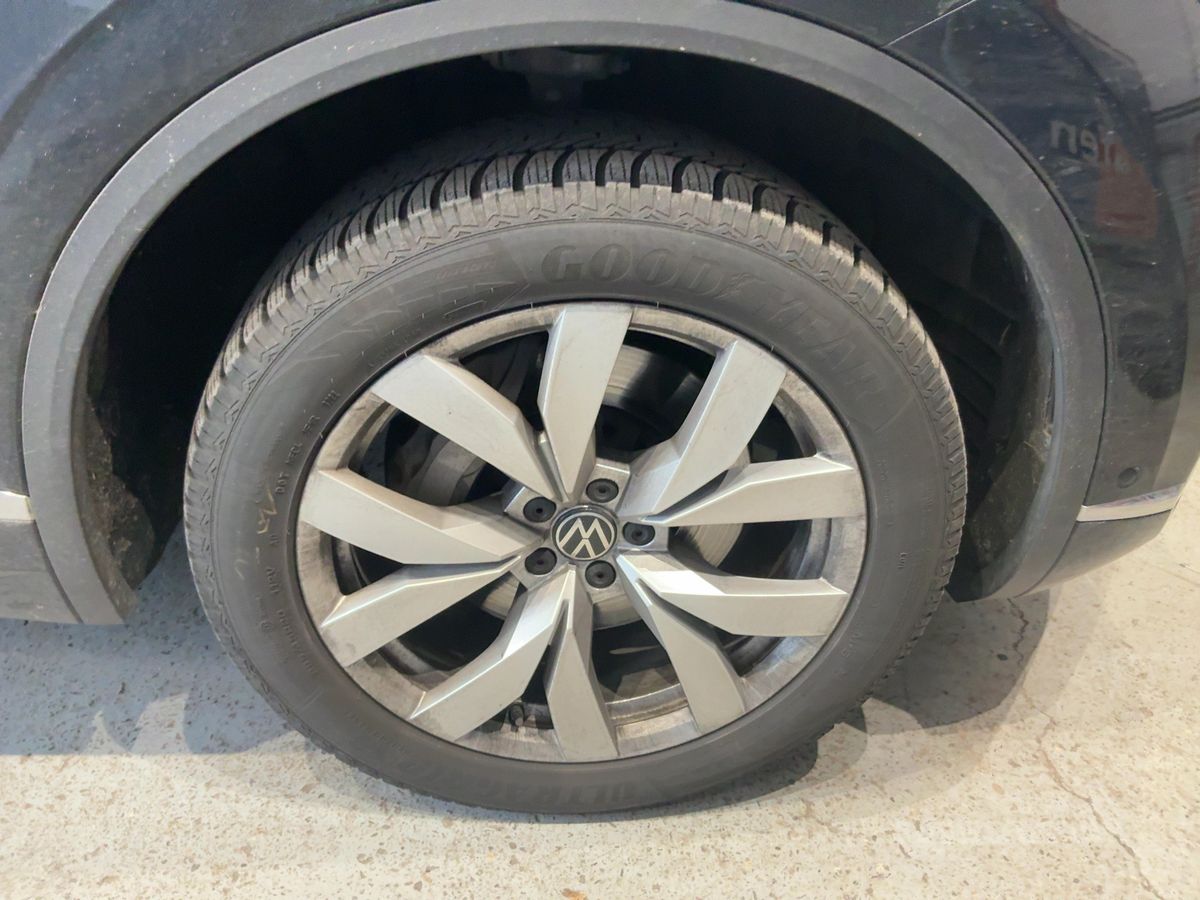 Volkswagen Touareg 2022 — photo 12