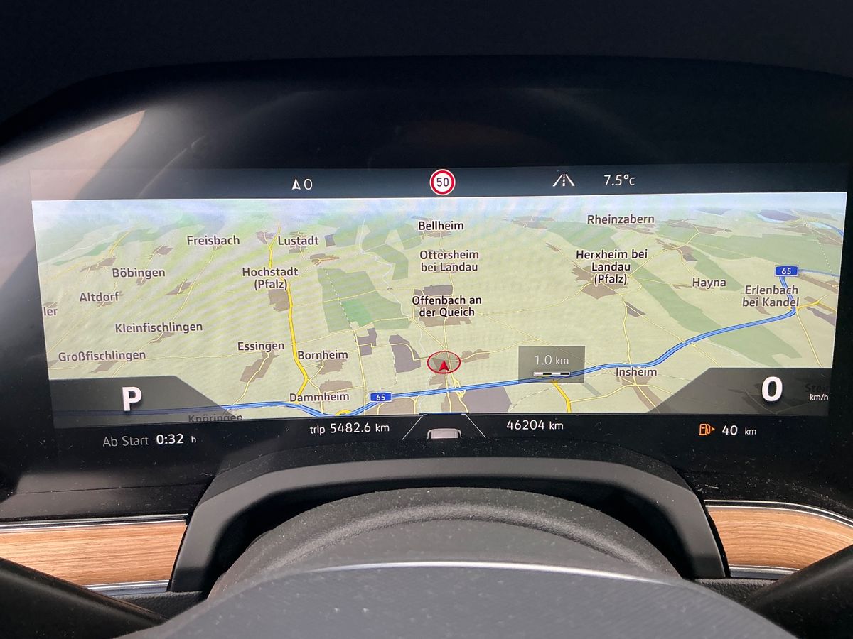 Volkswagen Touareg 2022 — photo 20
