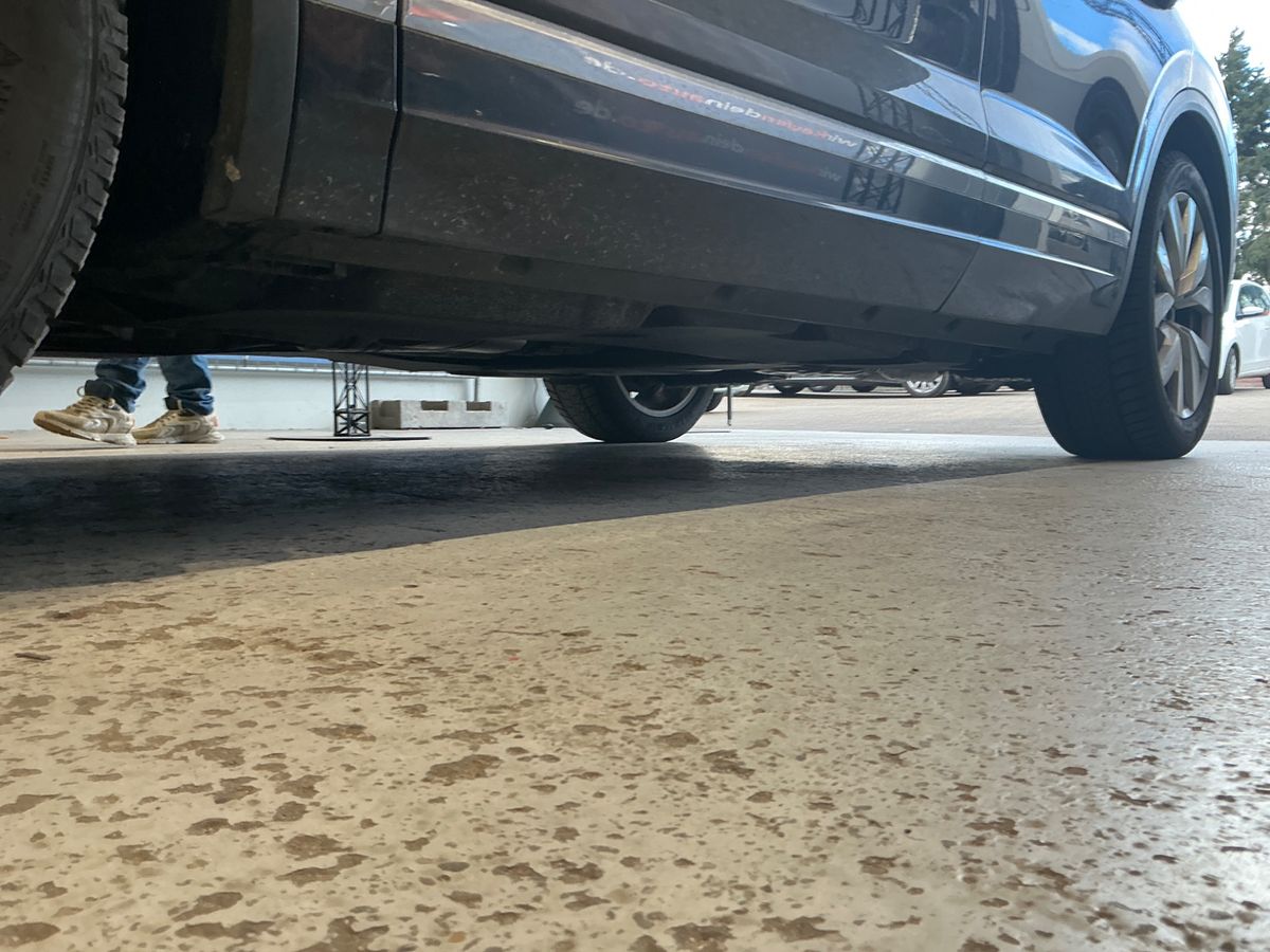 Volkswagen Touareg 2022 — photo 27