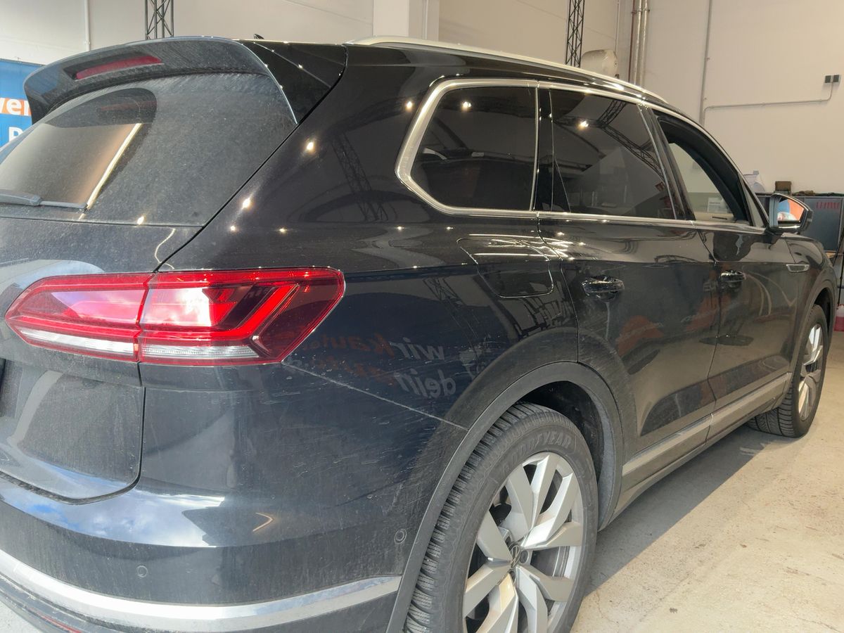 Volkswagen Touareg 2022 — photo 9