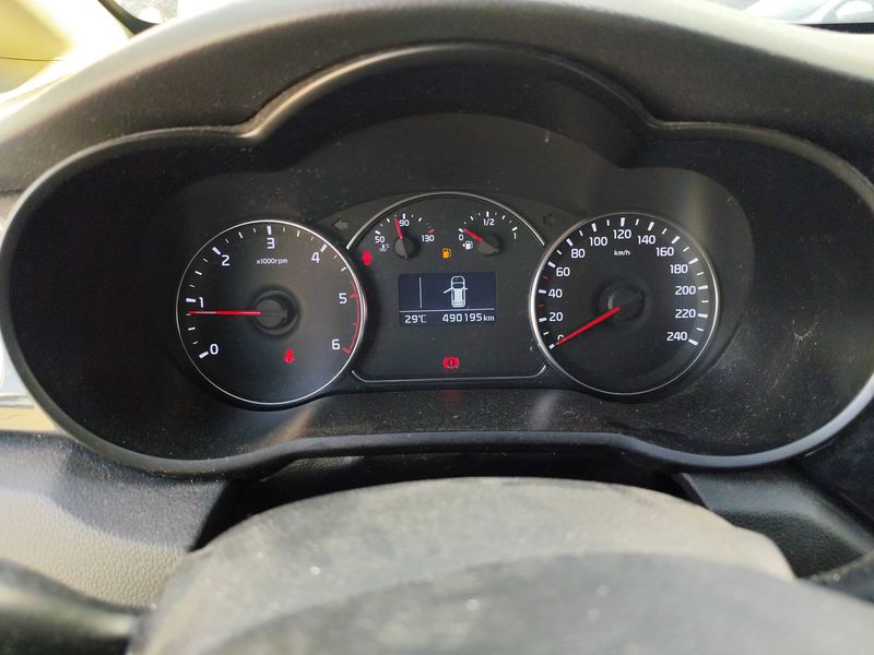 Kia Carens 1.7 CRDi Drive — zdjęcie 12