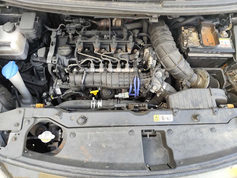 Kia Carens 1.7 CRDi Drive — zdjęcie 8